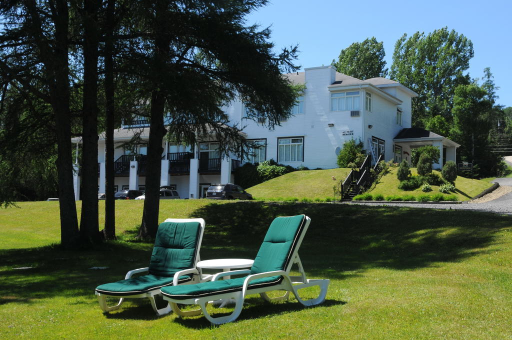 Hotel Au Petit Berger La Malbaie Exterior photo
