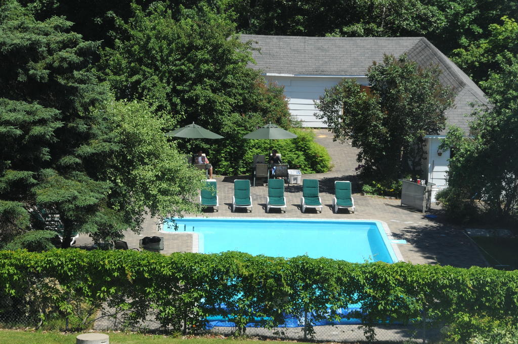 Hotel Au Petit Berger La Malbaie Exterior photo